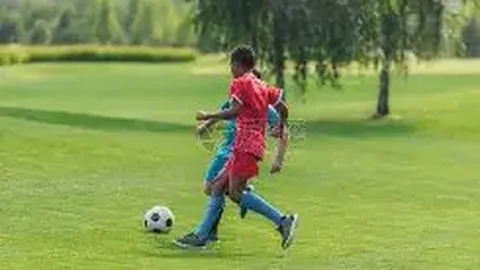 维尼修斯助力拉菲尼亚速破僵局，5分钟内完成首球建功。