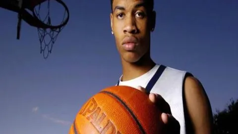 张之臻多哈赛男单首轮不敌纳尔迪，遗憾出局。